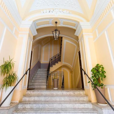Grand Classic Apartment At San Martino By Napoliapartments Bagian luar foto
