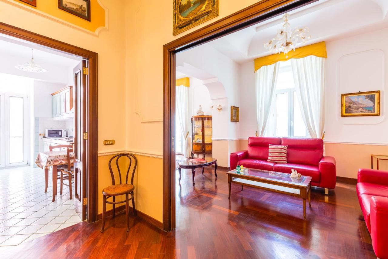 Grand Classic Apartment At San Martino By Napoliapartments Bagian luar foto