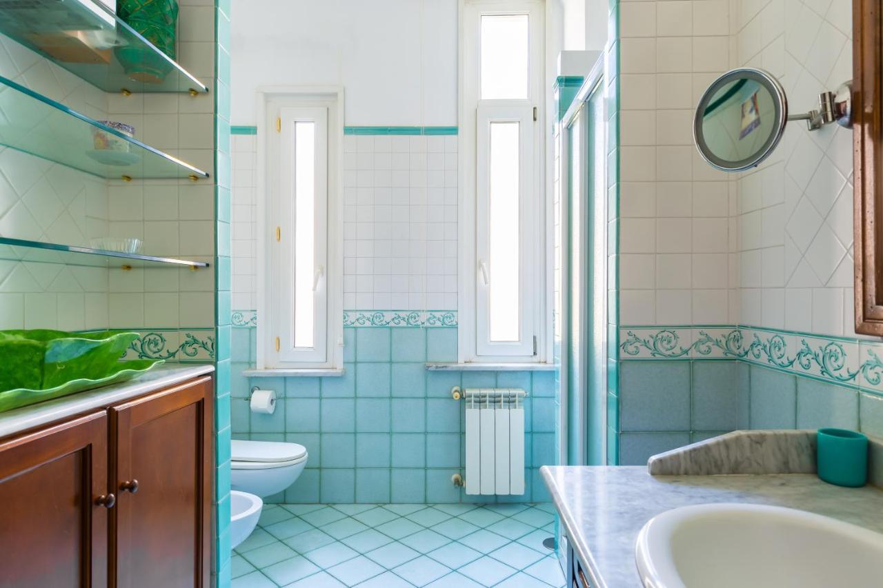 Grand Classic Apartment At San Martino By Napoliapartments Bagian luar foto