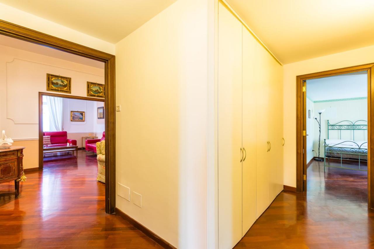 Grand Classic Apartment At San Martino By Napoliapartments Bagian luar foto