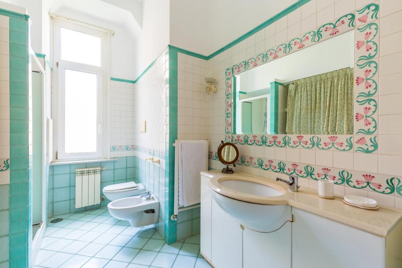 Grand Classic Apartment At San Martino By Napoliapartments Bagian luar foto