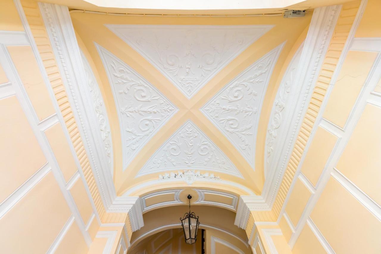 Grand Classic Apartment At San Martino By Napoliapartments Bagian luar foto