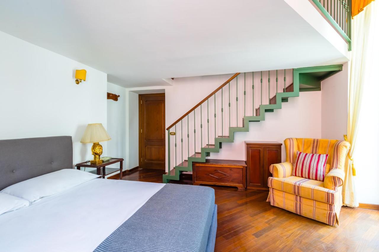 Grand Classic Apartment At San Martino By Napoliapartments Bagian luar foto