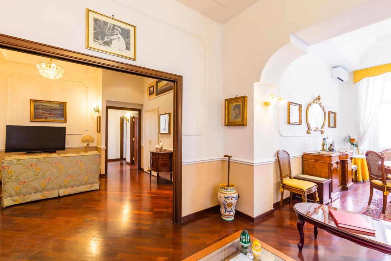 Grand Classic Apartment At San Martino By Napoliapartments Bagian luar foto