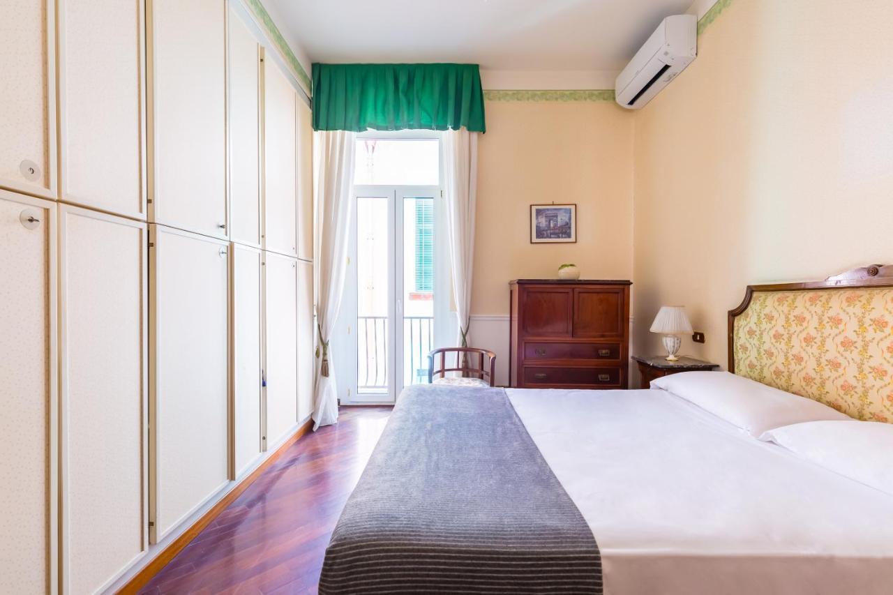 Grand Classic Apartment At San Martino By Napoliapartments Bagian luar foto
