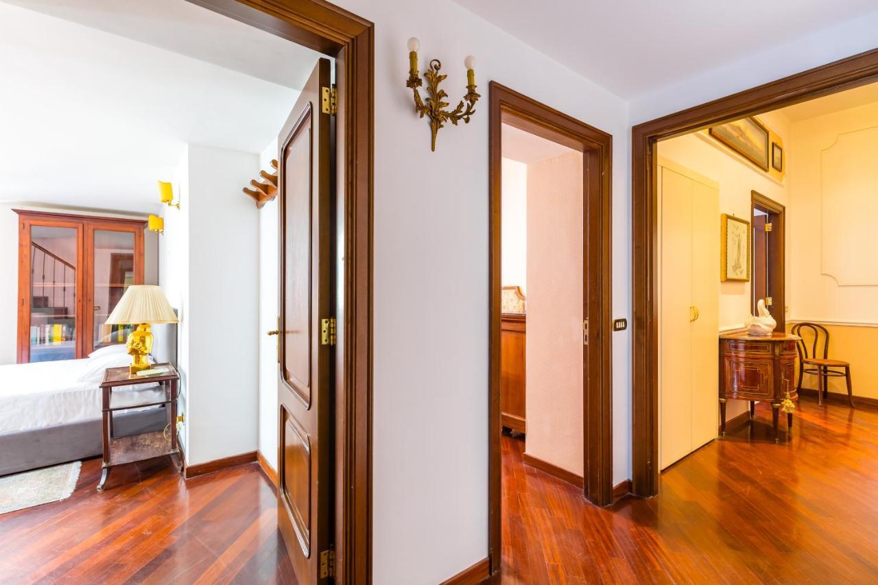 Grand Classic Apartment At San Martino By Napoliapartments Bagian luar foto