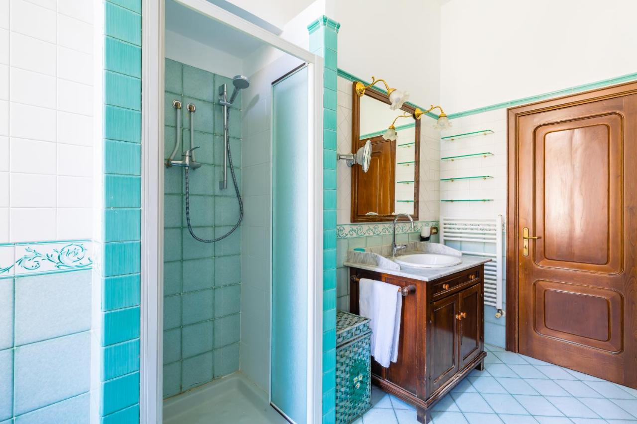 Grand Classic Apartment At San Martino By Napoliapartments Bagian luar foto