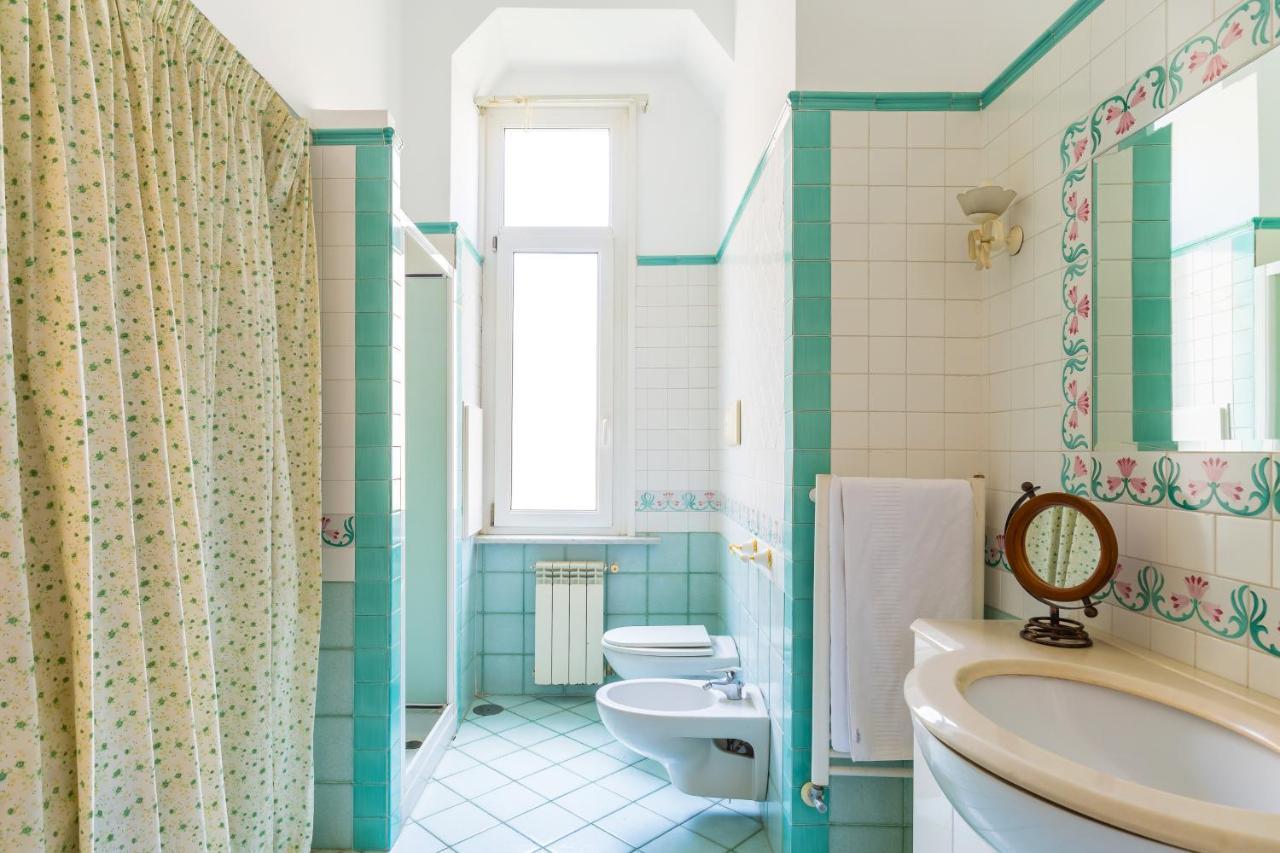 Grand Classic Apartment At San Martino By Napoliapartments Bagian luar foto