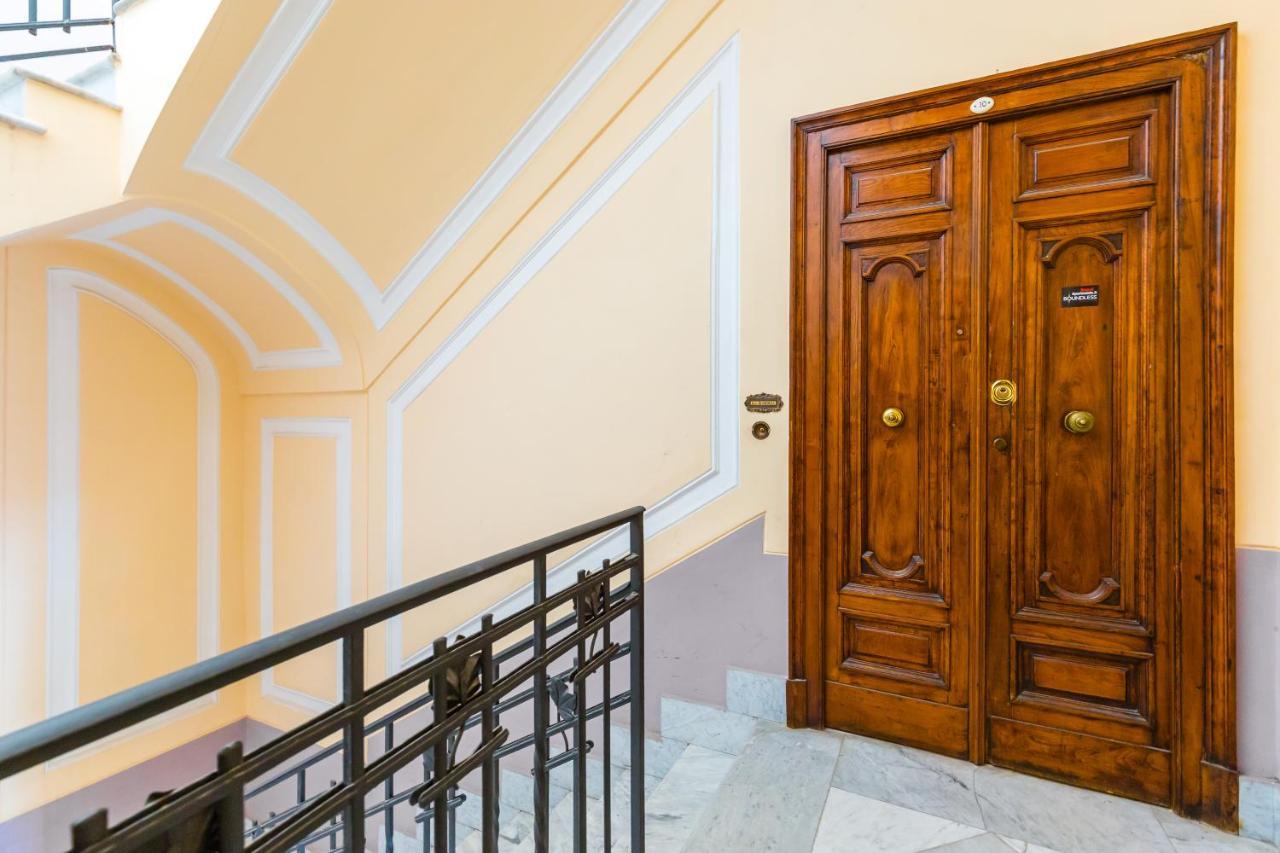 Grand Classic Apartment At San Martino By Napoliapartments Bagian luar foto