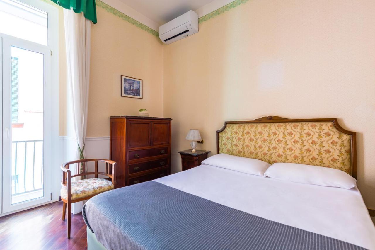 Grand Classic Apartment At San Martino By Napoliapartments Bagian luar foto