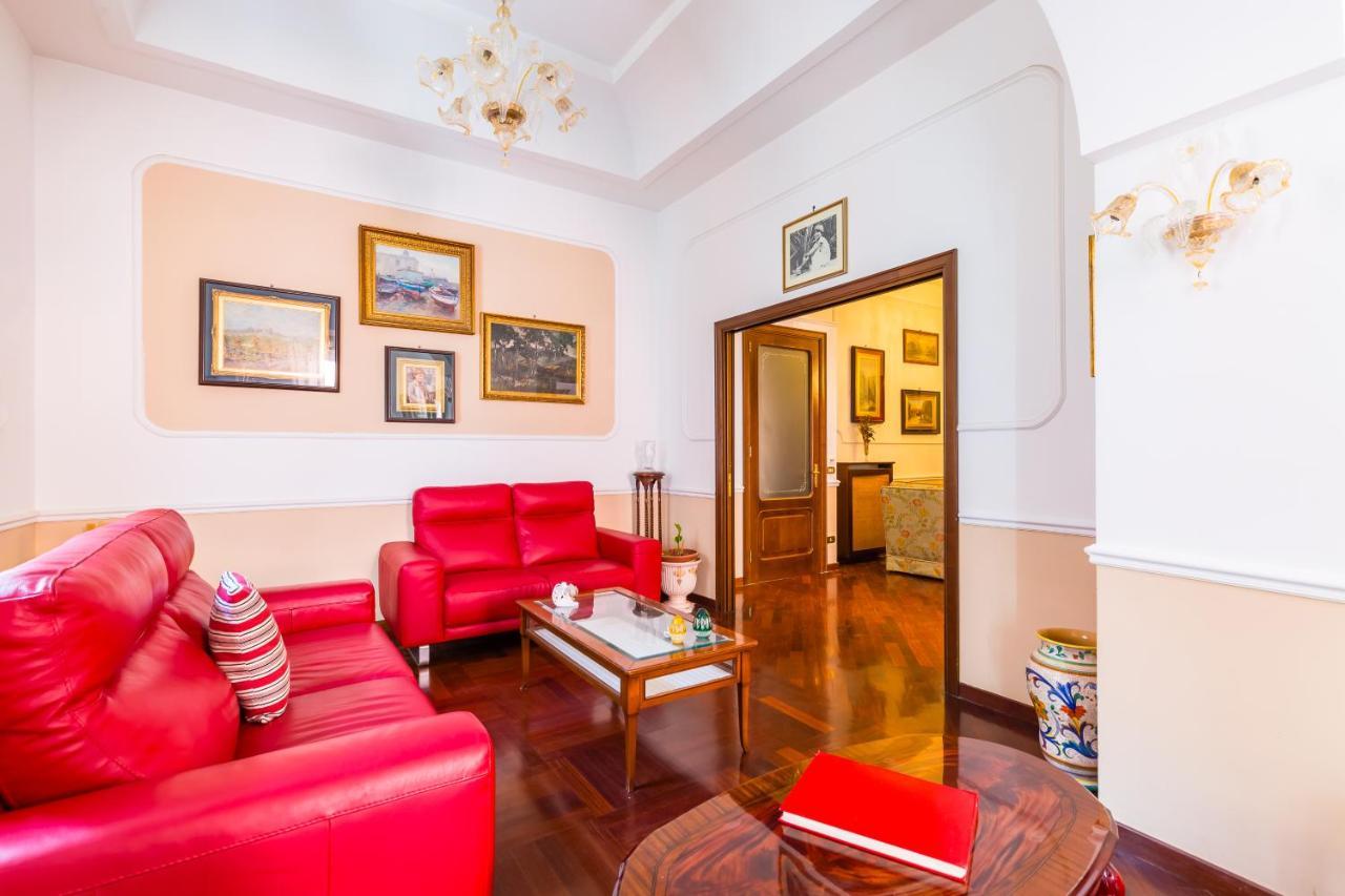 Grand Classic Apartment At San Martino By Napoliapartments Bagian luar foto