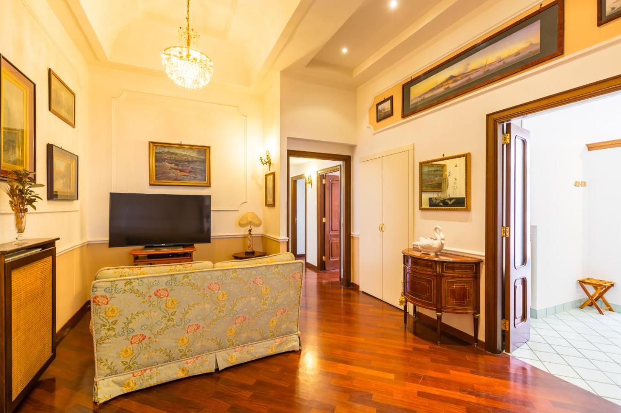 Grand Classic Apartment At San Martino By Napoliapartments Bagian luar foto