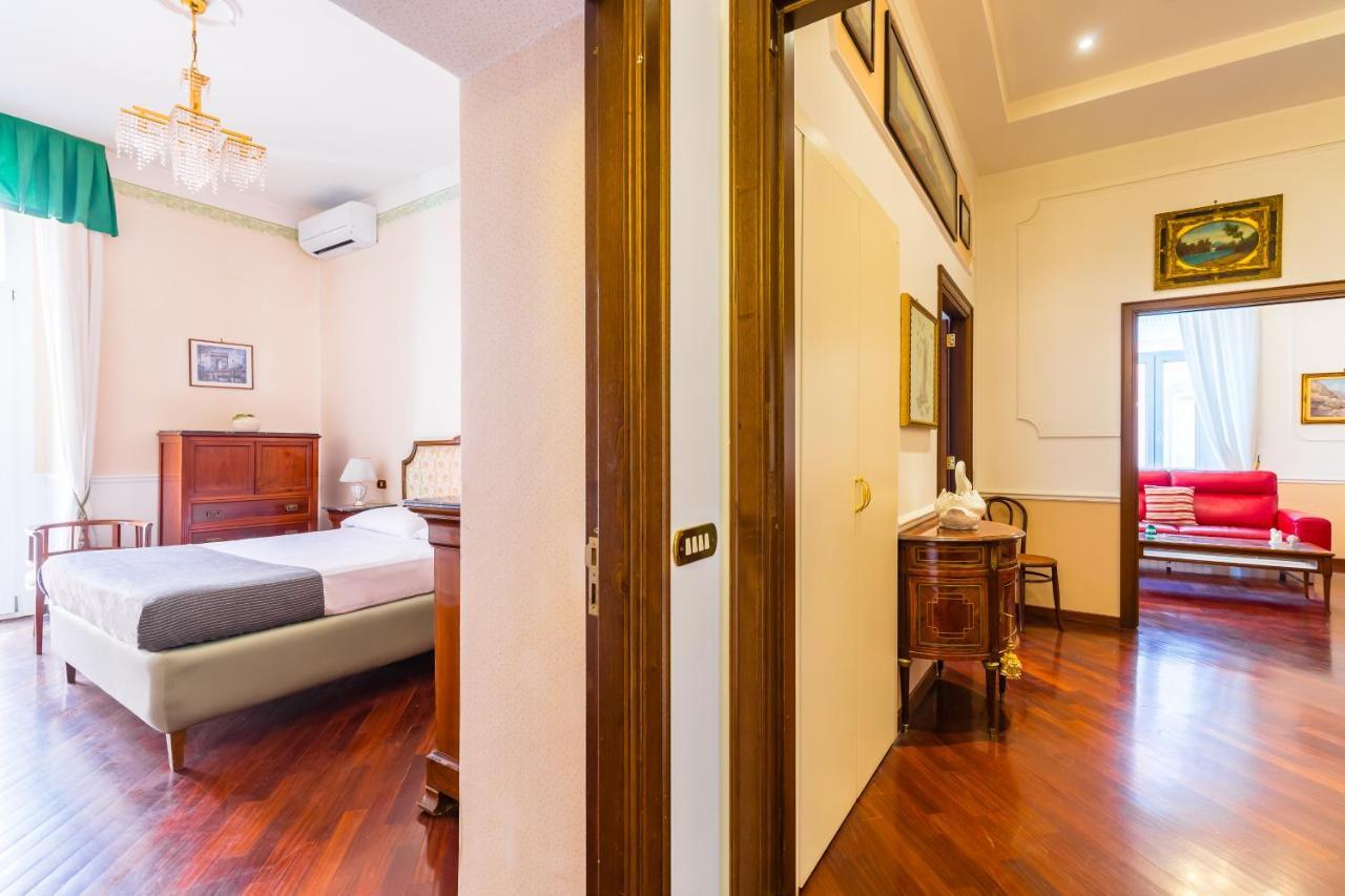 Grand Classic Apartment At San Martino By Napoliapartments Bagian luar foto