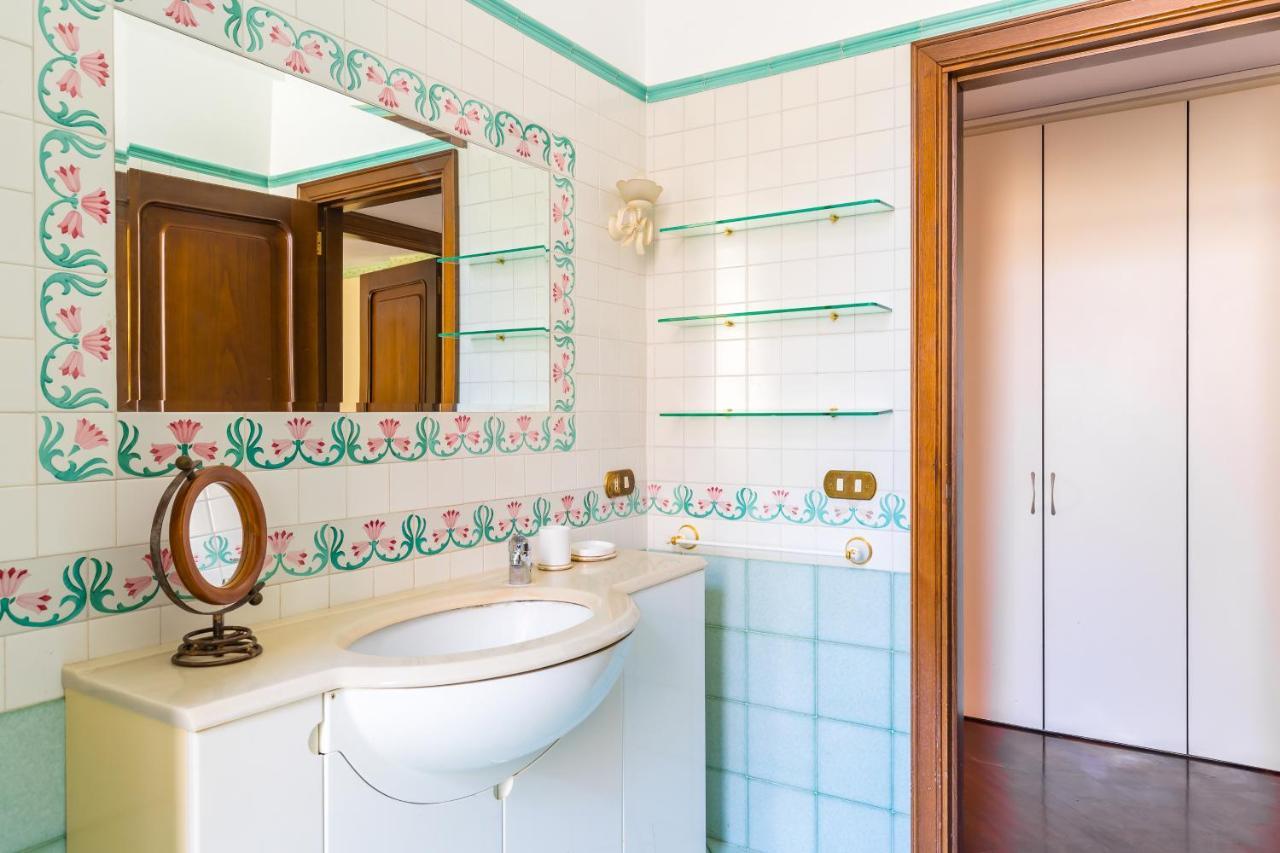 Grand Classic Apartment At San Martino By Napoliapartments Bagian luar foto