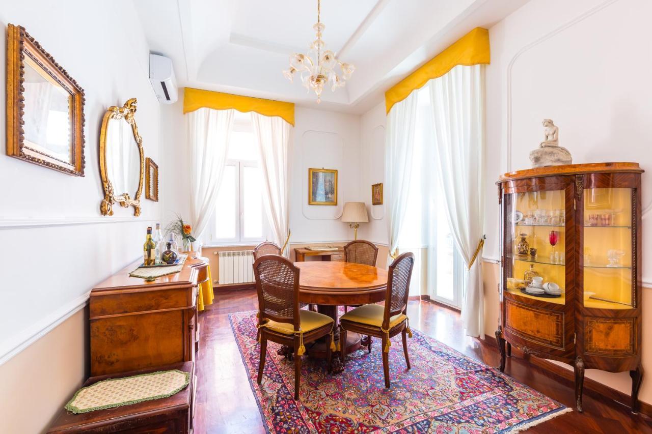 Grand Classic Apartment At San Martino By Napoliapartments Bagian luar foto