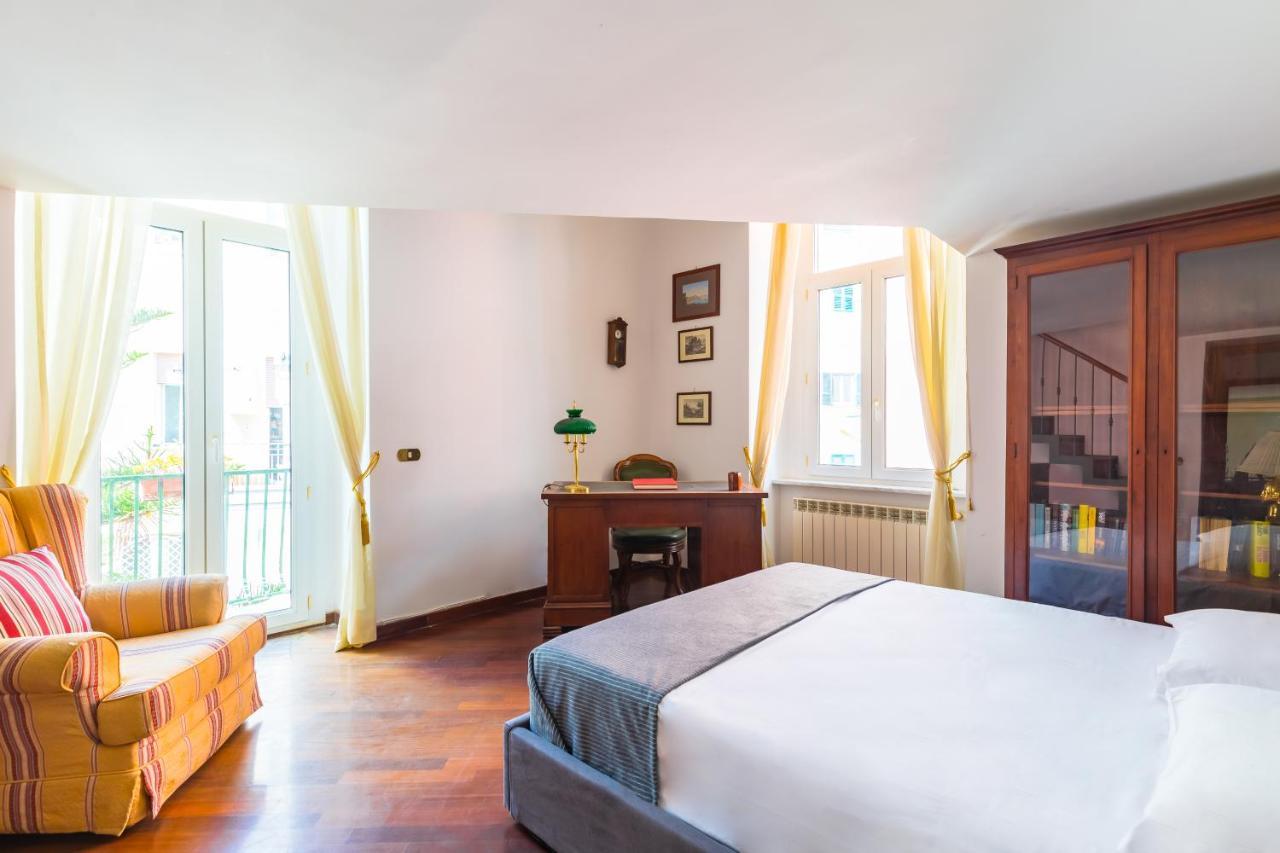 Grand Classic Apartment At San Martino By Napoliapartments Bagian luar foto
