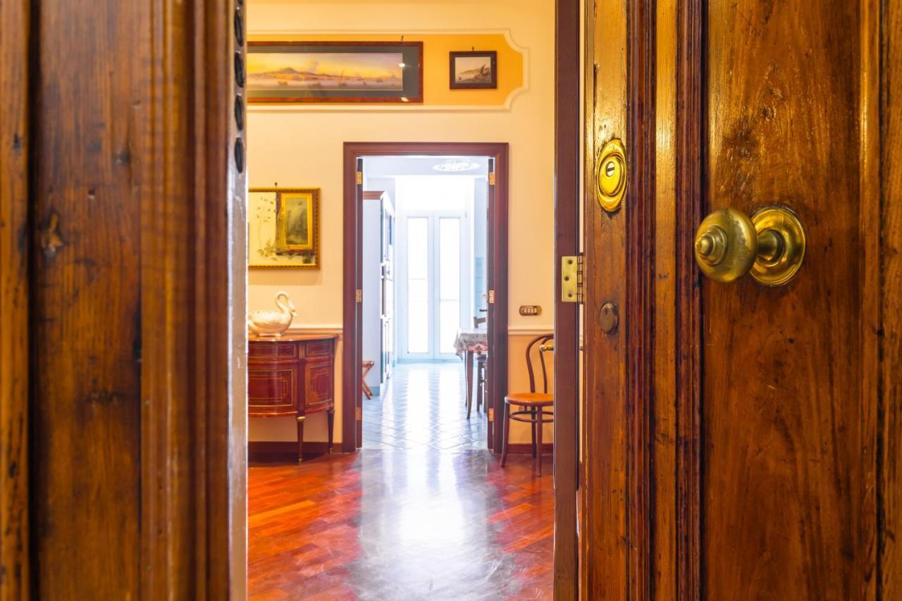 Grand Classic Apartment At San Martino By Napoliapartments Bagian luar foto